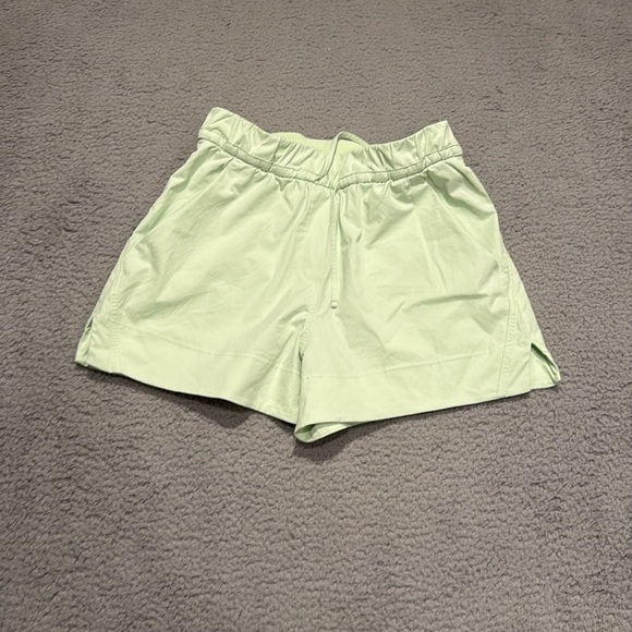 Lululemon Cinchable Waist High-Rise Woven Short 3.5"
Kohlrabi Green size S - Picture 2 of 5